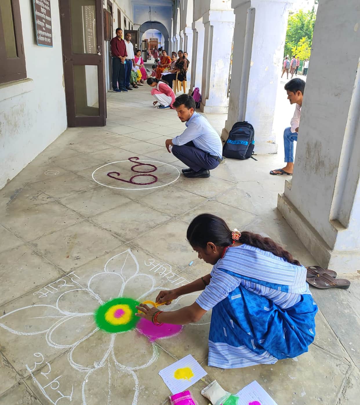 Rangoli themed 'Swachh Bharat-Swasth Bharat'; Surendra Yadav takes first place.