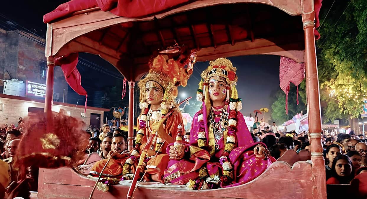 Ramnagar Ramlila Meghnad and Kumbhakarna slain Ravana wails aloud devotees chant praises Lord Rama