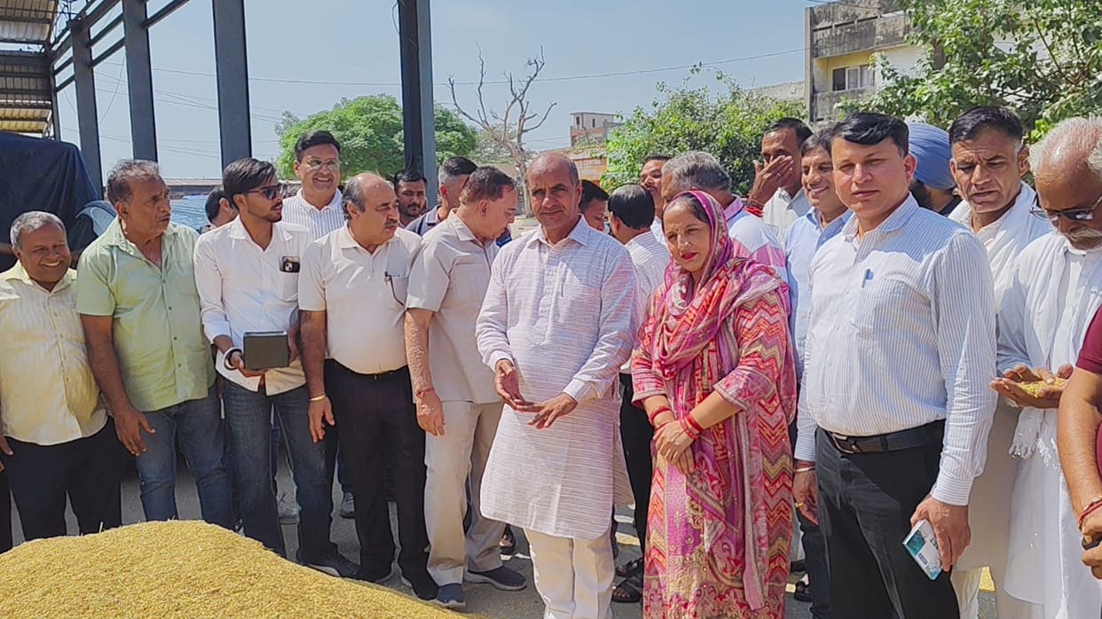 Zila Parishad Chairman visits the mandi to take stock of the arrangements.