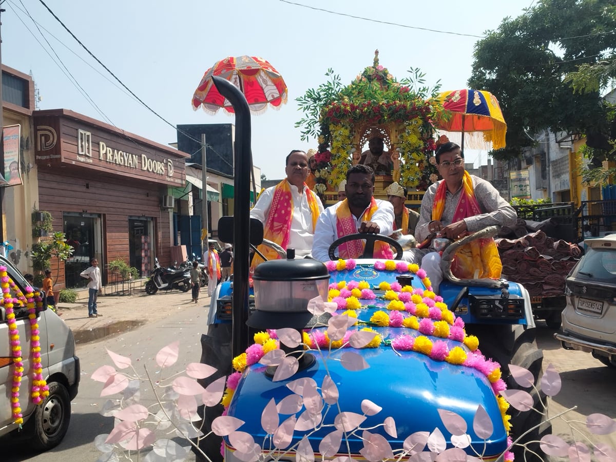 Meerut News: श्री वीर मंदिर की वार्षिक रथयात्रा में उमड़ा श्रद्धा का सैलाब