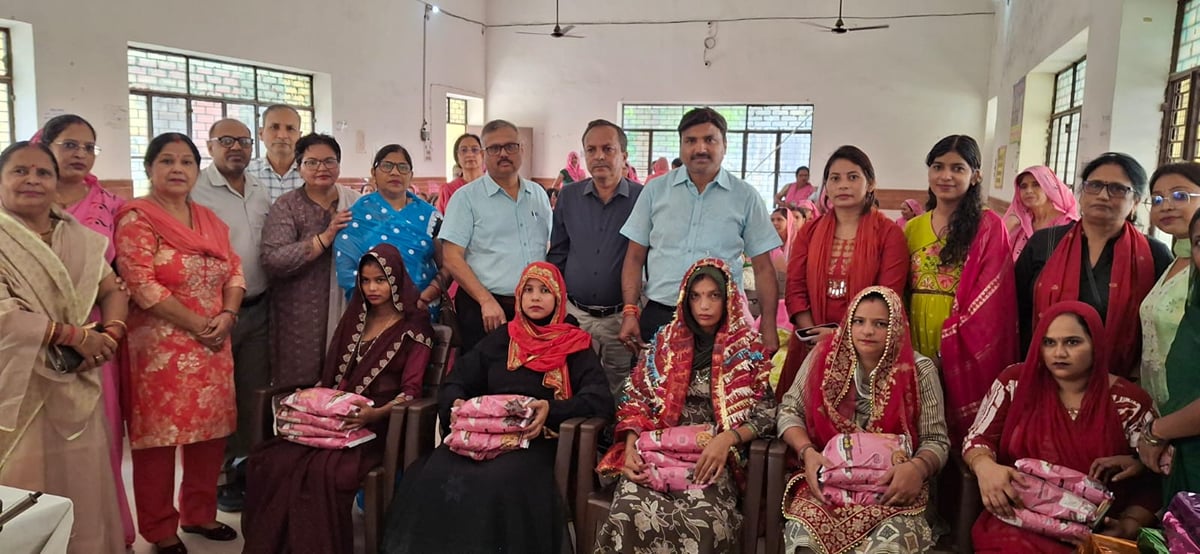 Meerut News: आंगन का उत्सव में 30 आंगनबाड़ी कार्यकर्ता सम्मानित