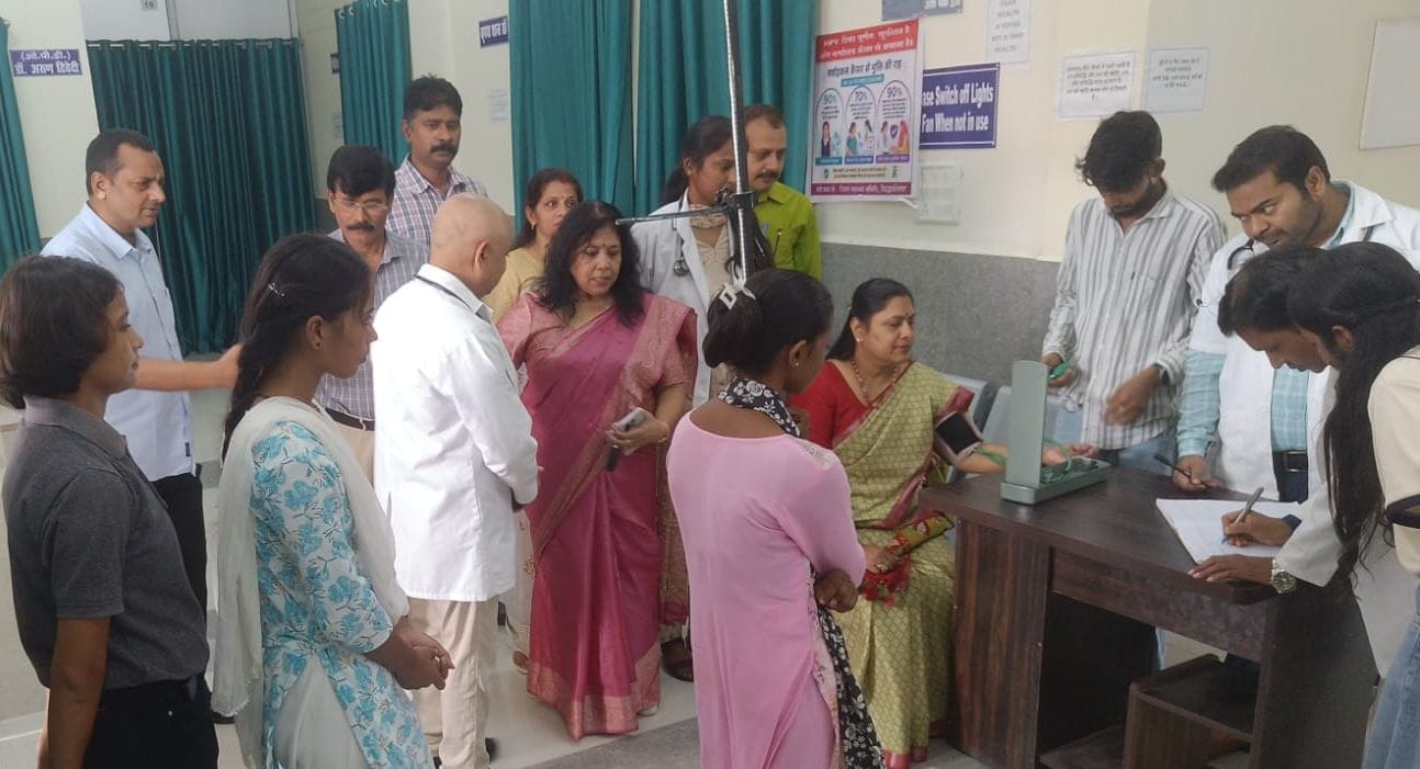सिद्धार्थ विश्वविद्यालय में ‘सेवा संकल्प अभियान के तहत आयोजित स्वास्थ्य शिविर में स्वास्थ्य की 