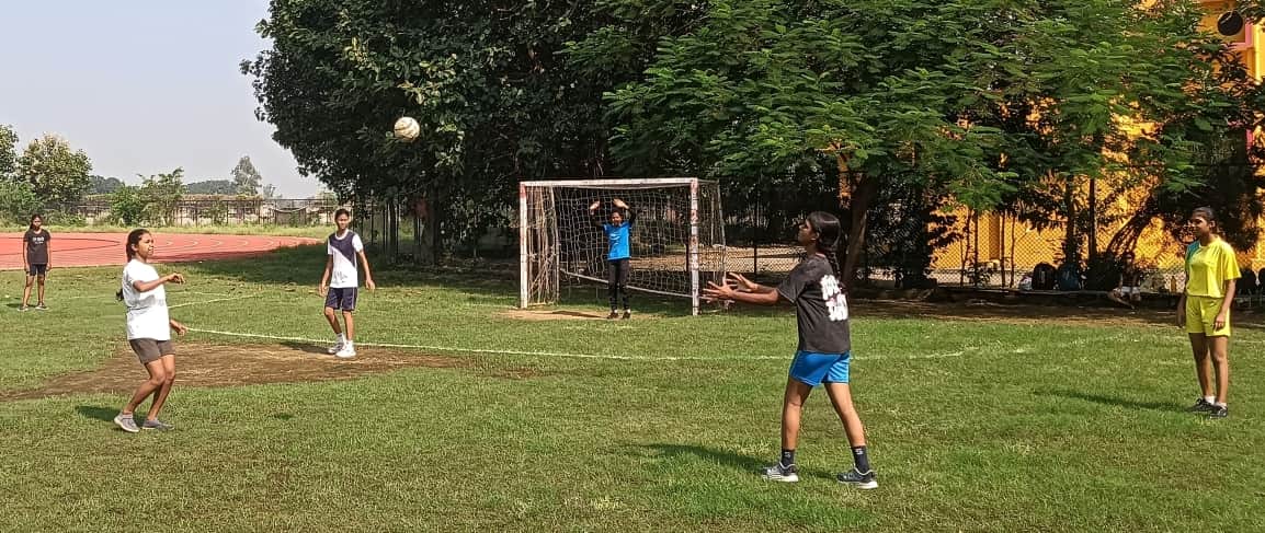 18 players selected in handball district trials.