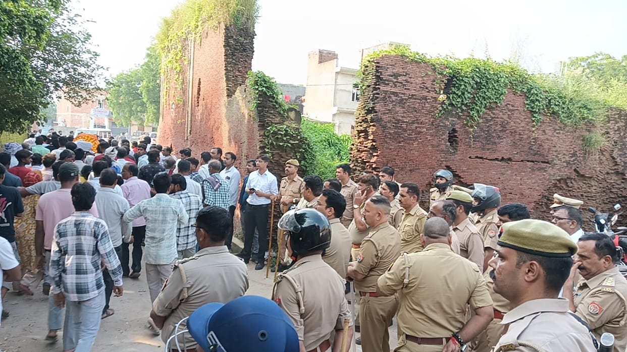 Family members remained adamant on the demand for strict action, the last rites could only be performed after 45 hours