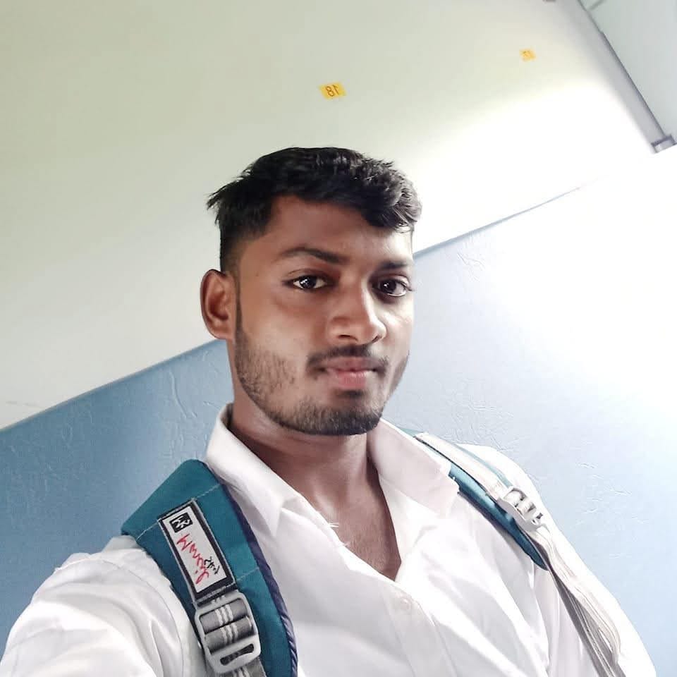 ट्रेन से गिर कर मौत की खबर में-----आशीष बिंद की फाइल फोटो। स्रोत- परिजन