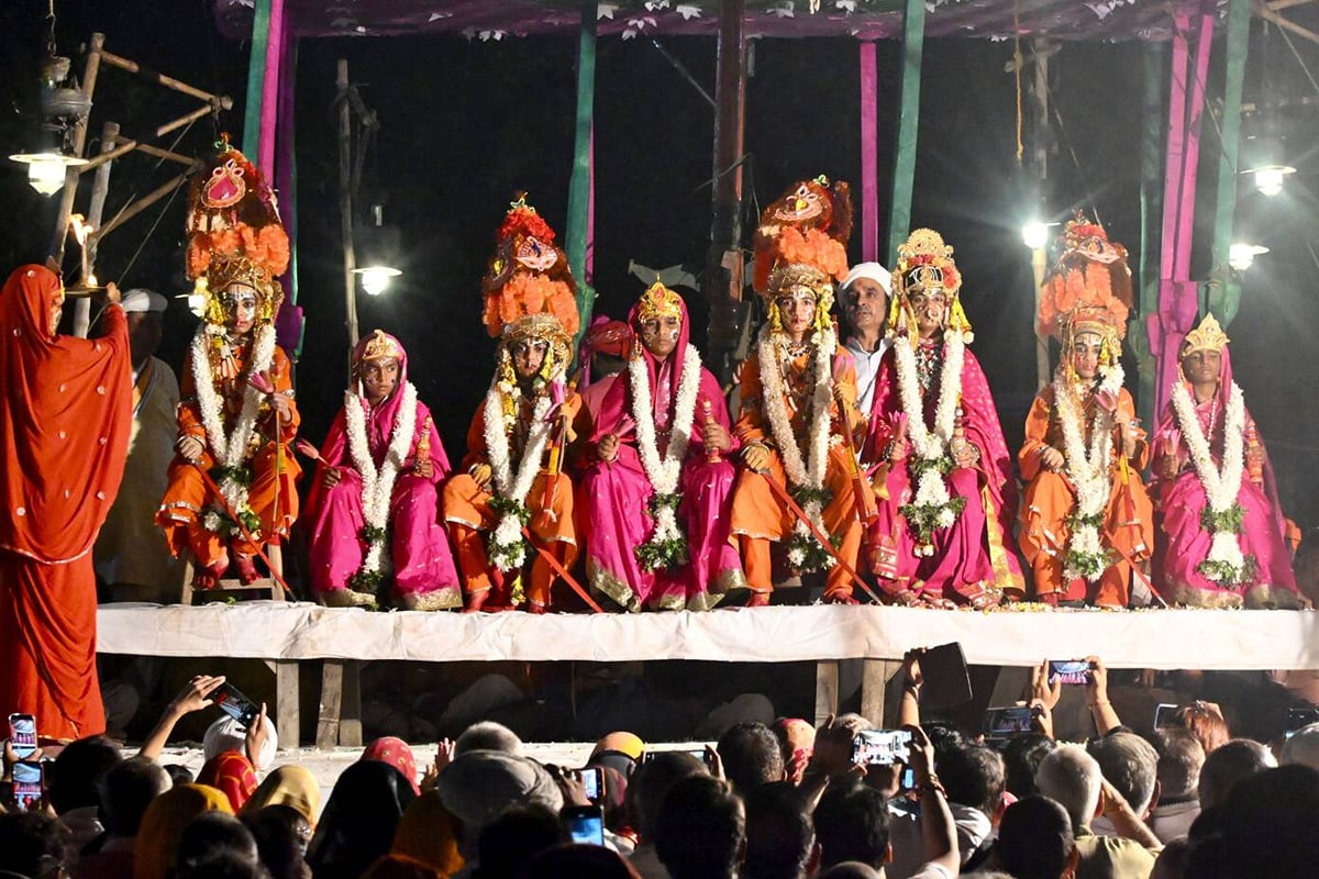 Varanasi News: गाजे-बाजे संग जनकपुर पहुंची बारात, गूंजे सिया-राम के जयकारे