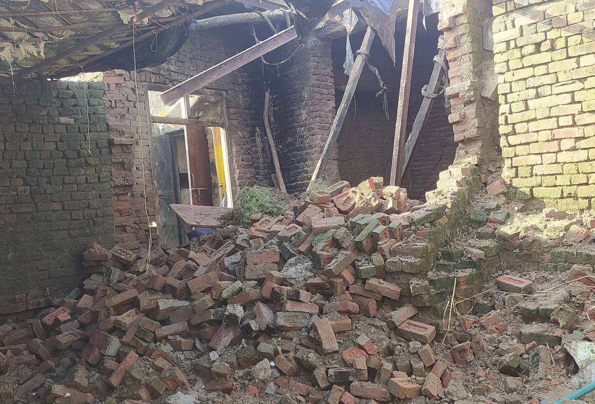 The wall of the house, soaked by the rain, collapsed in the scorching sun.