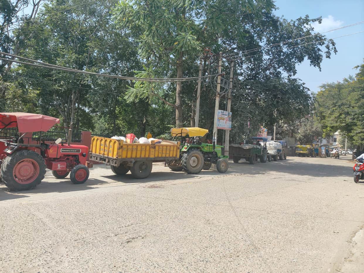 On the first day, 363 gate passes were issued, and 10,580 quintals of pearl millet arrived.