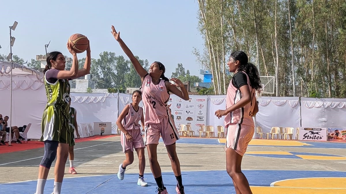 Bulandshahar News: महिला बास्केटबॉल लीग में बेटियों ने दिखाया दमखम, चार मुकाबलों में रोमांच