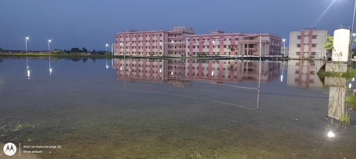 Basti News: 63 करोड़ रुपये से बना अटल आवासीय विद्यालय जलमग्न, पठन-पाठन प्रभावित