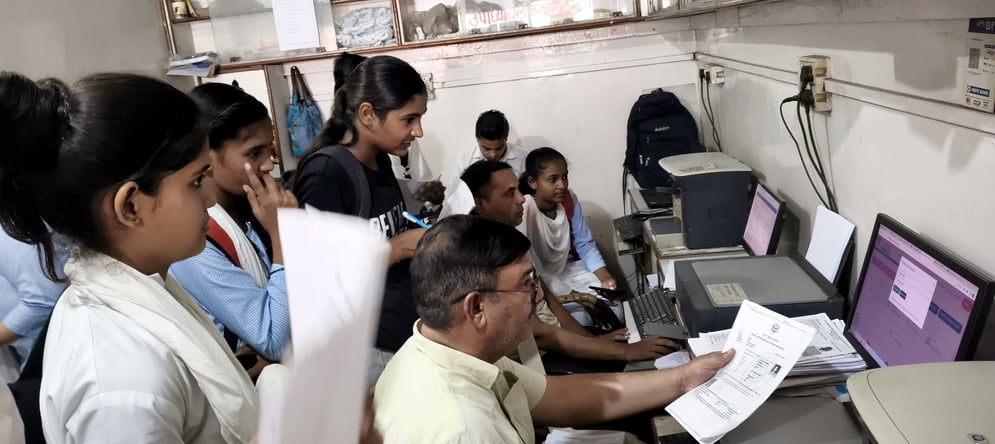 Hathras News: आय, जाति, निवास प्रमाणपत्र के 7920 आवेदन अटके