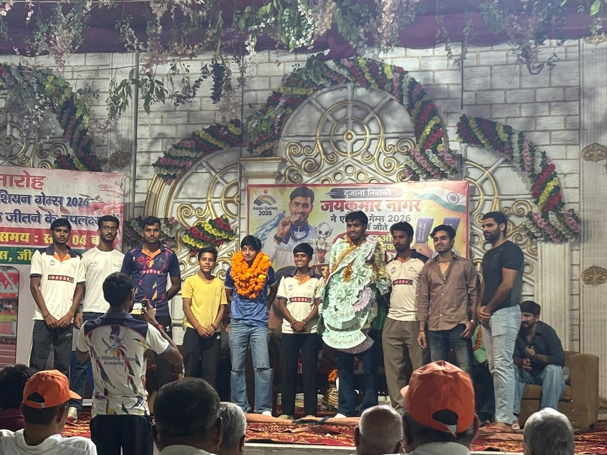 Noida News: जय को पदक जीतने पर किया सम्मानित