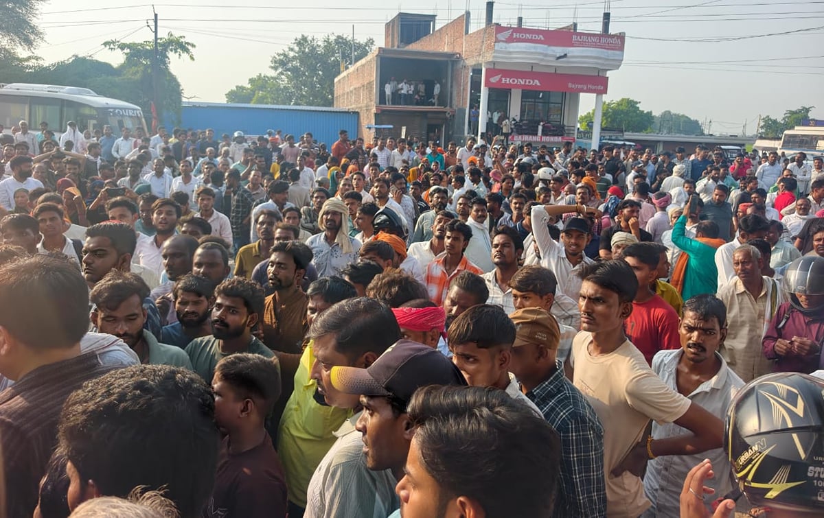 Prayagraj News: प्रसव के दौरान जच्चा-बच्चा की मौत, परिजनों ने साढ़े चार घंटे जाम रखा हाईवे