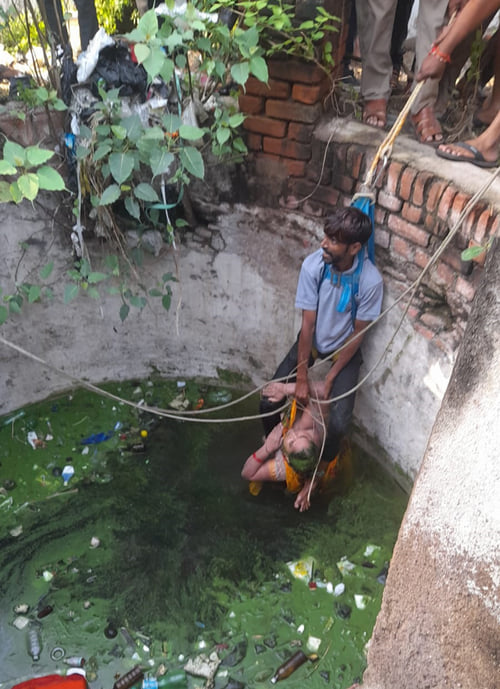 Hamirpur News: कुएं में कूदी महिला माैत के डर  से दर्द भूली... चार घंटे तैरती रही