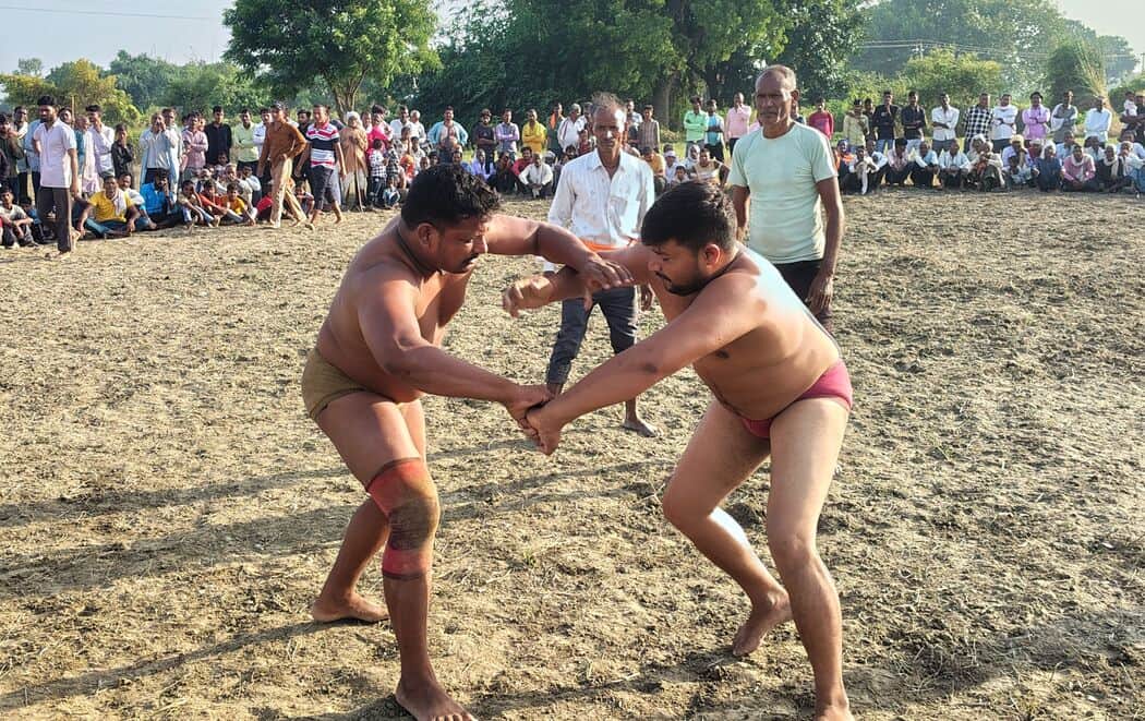 Shalu from Gorakhpur won the wrestling match with a spectacular move.