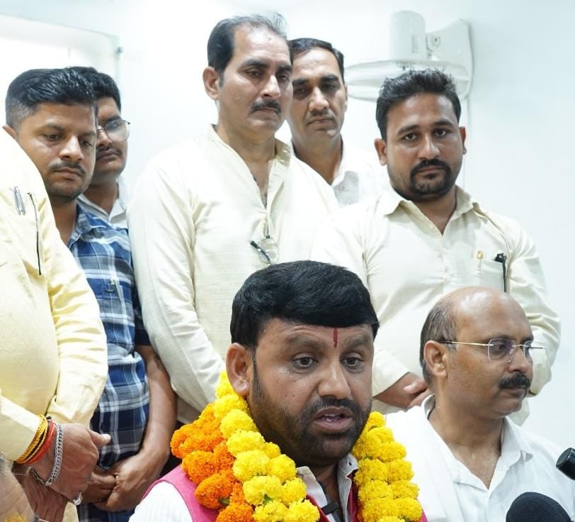 Etawah News: चंबल में रोजगार, पलायन रोकने को किसान नौजवान मंच की महापंचायत