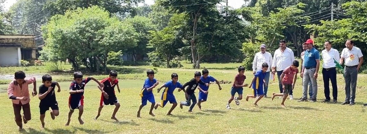 Fatehpur News: जिला एथलेटिक्स में अवलेश और राजनंदनी ने जीते स्वर्ण