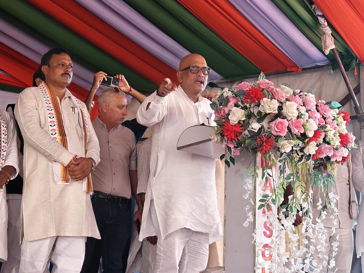 Mau News: कांग्रेस प्रदेश अध्यक्ष ने ऊर्जा मंत्री को विनाश पुरुष बताया, सरकार पर साधा निशाना