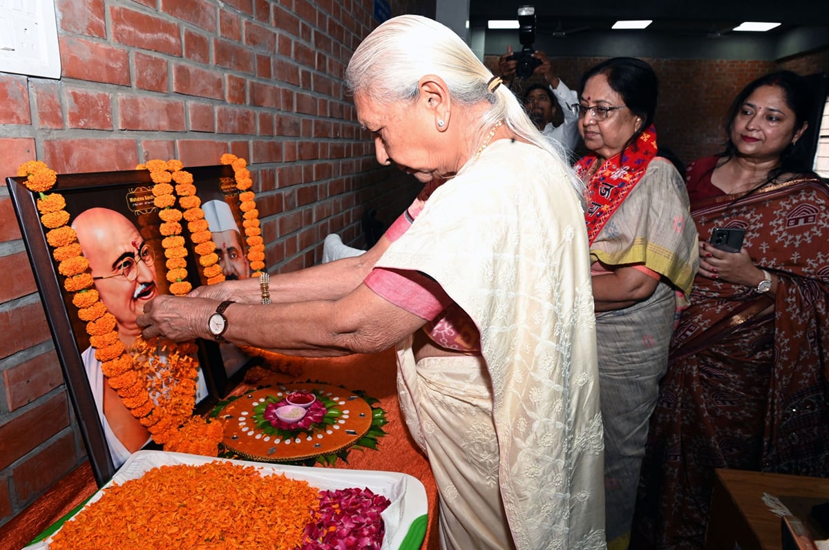 शिक्षकों का काम सिर्फ पढ़ाना नहीं, छात्रों का सर्वांगीण विकास करना है : राज्यपाल