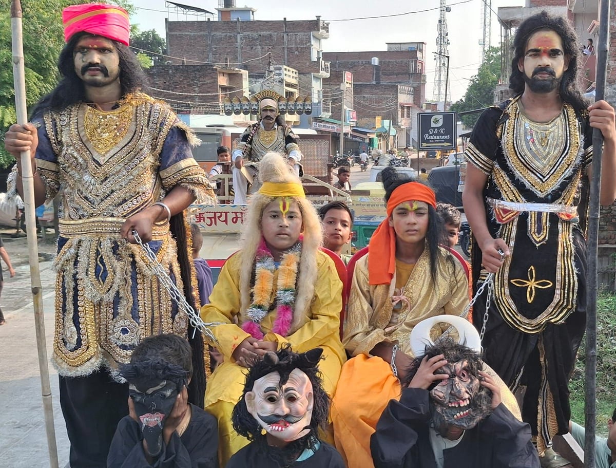 Gonda News: शिव-पार्वती विवाह व गणेश जन्म की लीला का मंचन