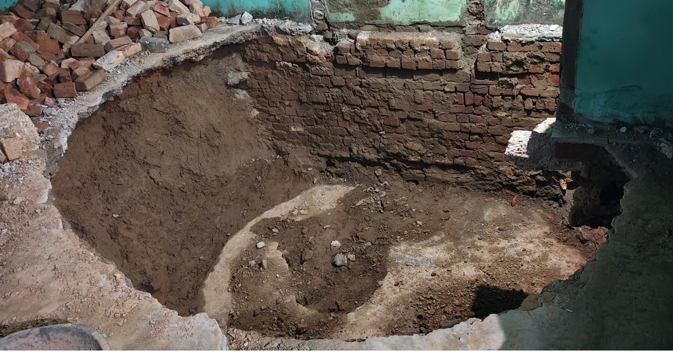 कोतवाली देहात के ग्राम बनख़ला में मस्जिद में खुदाई के दौरान निकला कुआ। स्रोत ग्रामीण