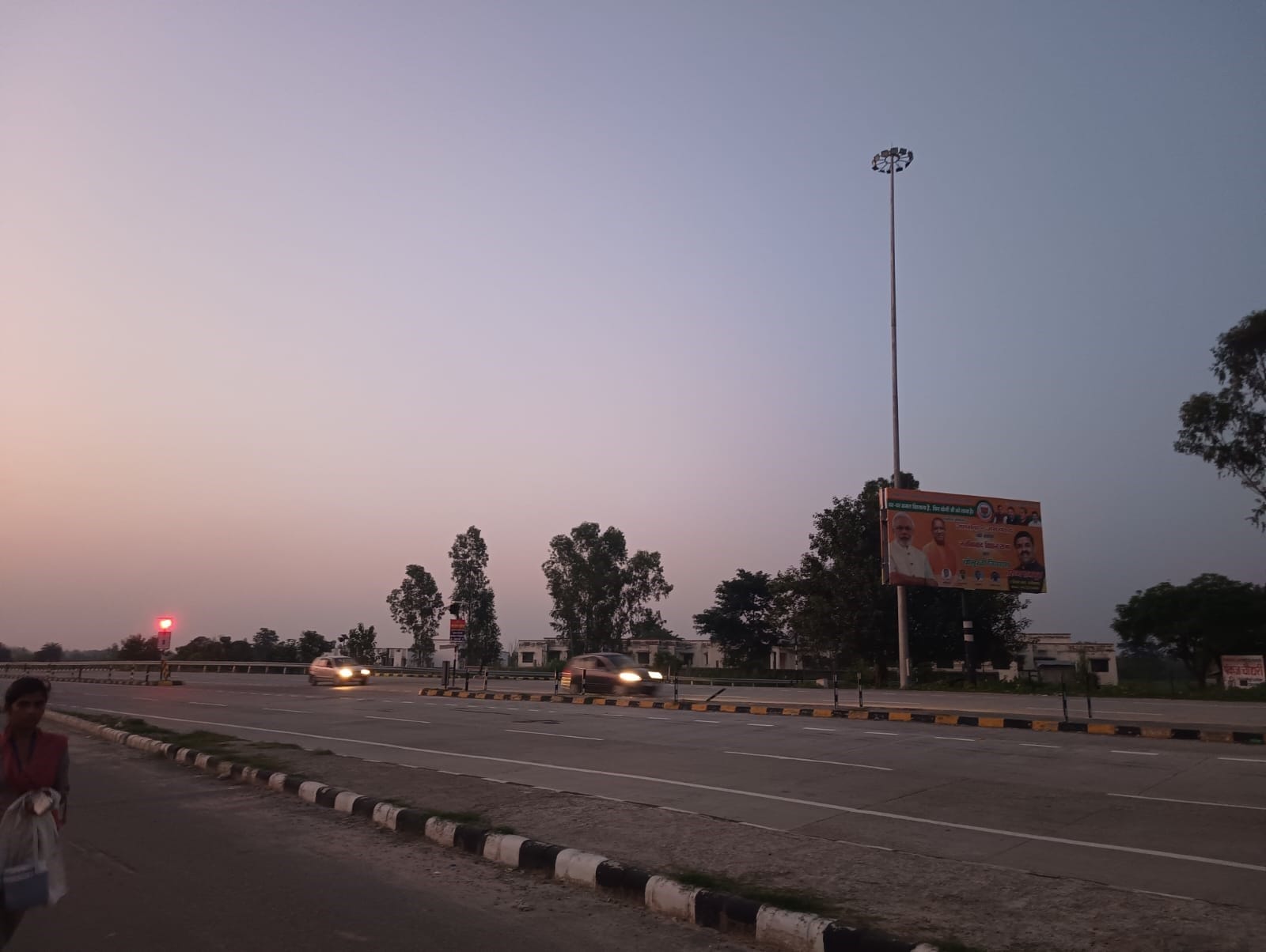 मंडावली- हरिद्वार-काशीपुर मार्ग पर मंझाड़ी हाईवे चौराहे पर लगी हाई मास्ट लाइट ठप।संवाद