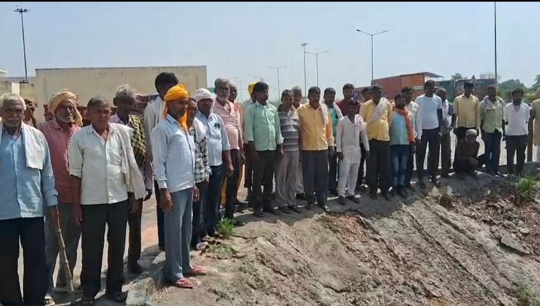 Etah News: जलभराव से 1000 बीघा फसल पर संकट, किसानों ने किया प्रदर्शन
