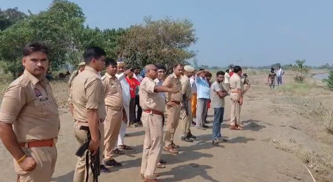 Shravasti News: स्कूल जा रही छात्रा नदी में डूबी, तलाश में जुटी एनडीआरएफ