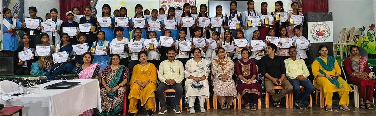 Azamgarh News: रोल प्ले में राजकीय बालिका इंटर कॉलेज कटघर प्रथम