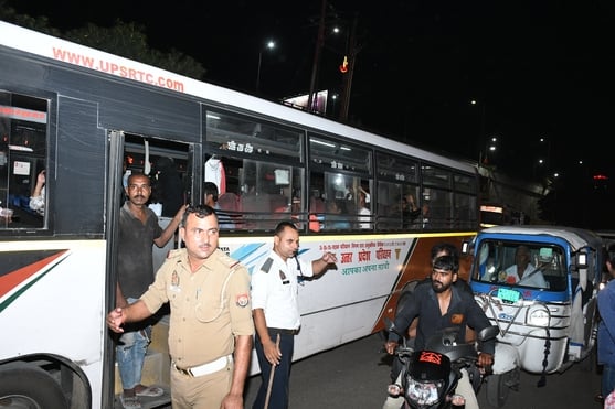 Lucknow News: वकील की पिटाई के विरोध में प्रदर्शन, अयोध्या रोड पर लगाया जाम
