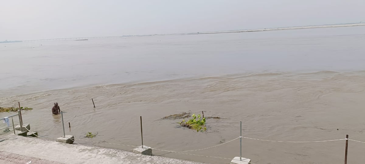 Ambedkar Nagar News: 58 सेमी घटा सरयू का पानी, दो रास्ते जलमग्न