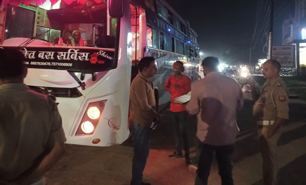 Lalitpur News: स्लीपर बस में आग की घटना के बाद अलर्ट हुई पुलिस ने की बसों की सघन चेकिंग