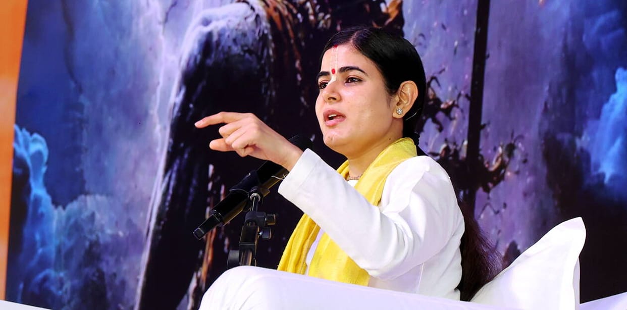 Devotional singing and spiritual gatherings are nourishment for the mind; they help dispel stress and depression: Devi Chitralekha.