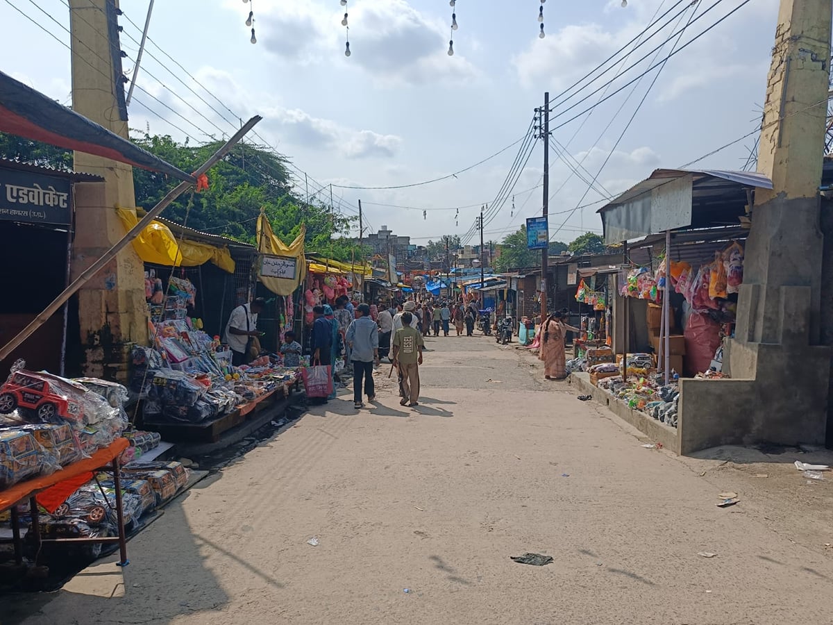 Hathras News: दाऊजी मेले में मौसम की मेहरबानी से छह करोड़ रुपये से अधिक का कारोबार