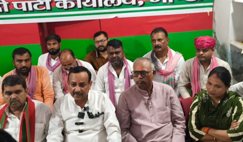 Gonda News: निर्वाचन आयोग की कार्यप्रणाली पर उठाए सवाल