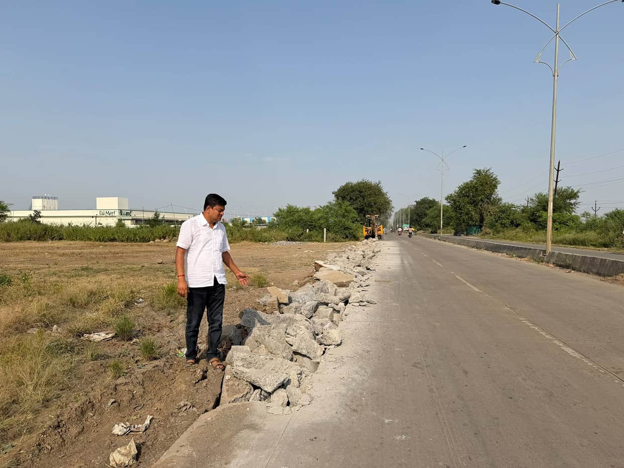 Sehore: Opposes Road Digging for Sewer Line, Questions Waste of Public Money in Sehore
