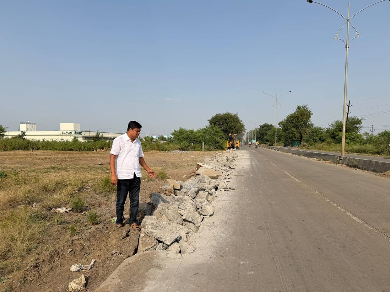Sehore: Opposes Road Digging for Sewer Line, Questions Waste of Public Money in Sehore