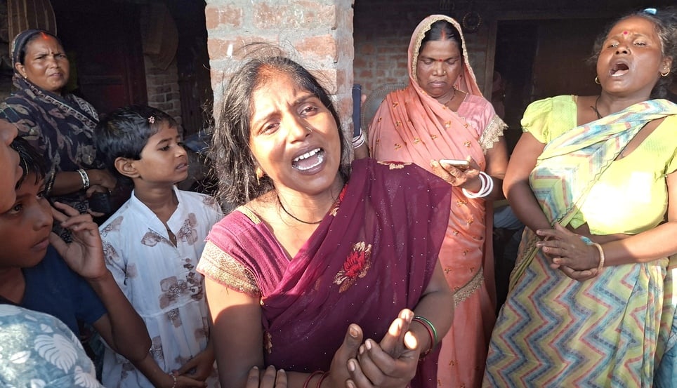 Azamgarh News: नदी में नहाने गया किशोर डूबा, पांच घंटे बाद भी नहीं मिला सुराग