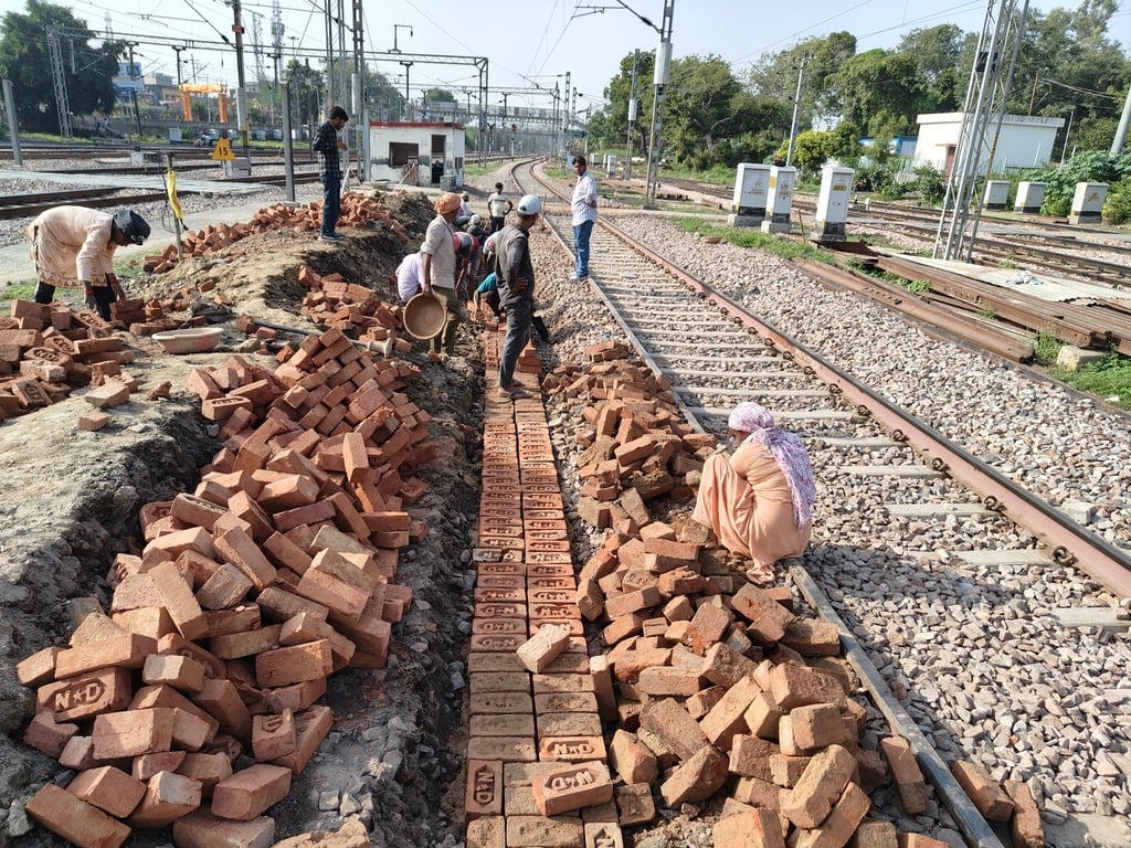 Aligarh News: रेलवे स्टेशन पर प्लेटफार्म नंबर एक का होगा विस्तार