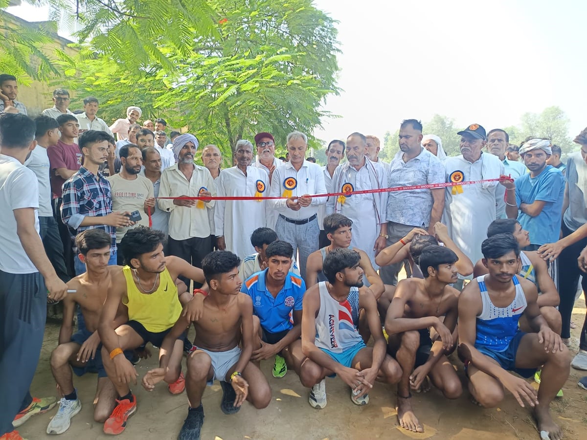 Bulandshahar News: नैतिक तोमर और जैना जाट ने जीती दादी मां विशाल दौड़ प्रतियोगिता
