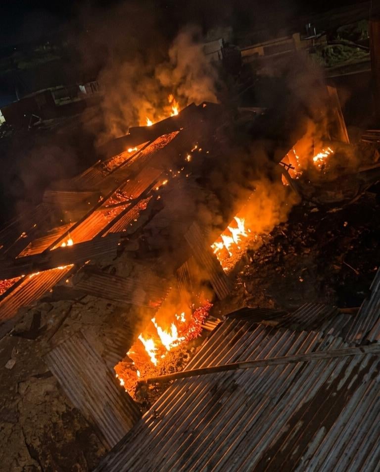 Hathras News: कपड़ा फैक्टरी में शॉर्ट सर्किट से लगी भीषण आग