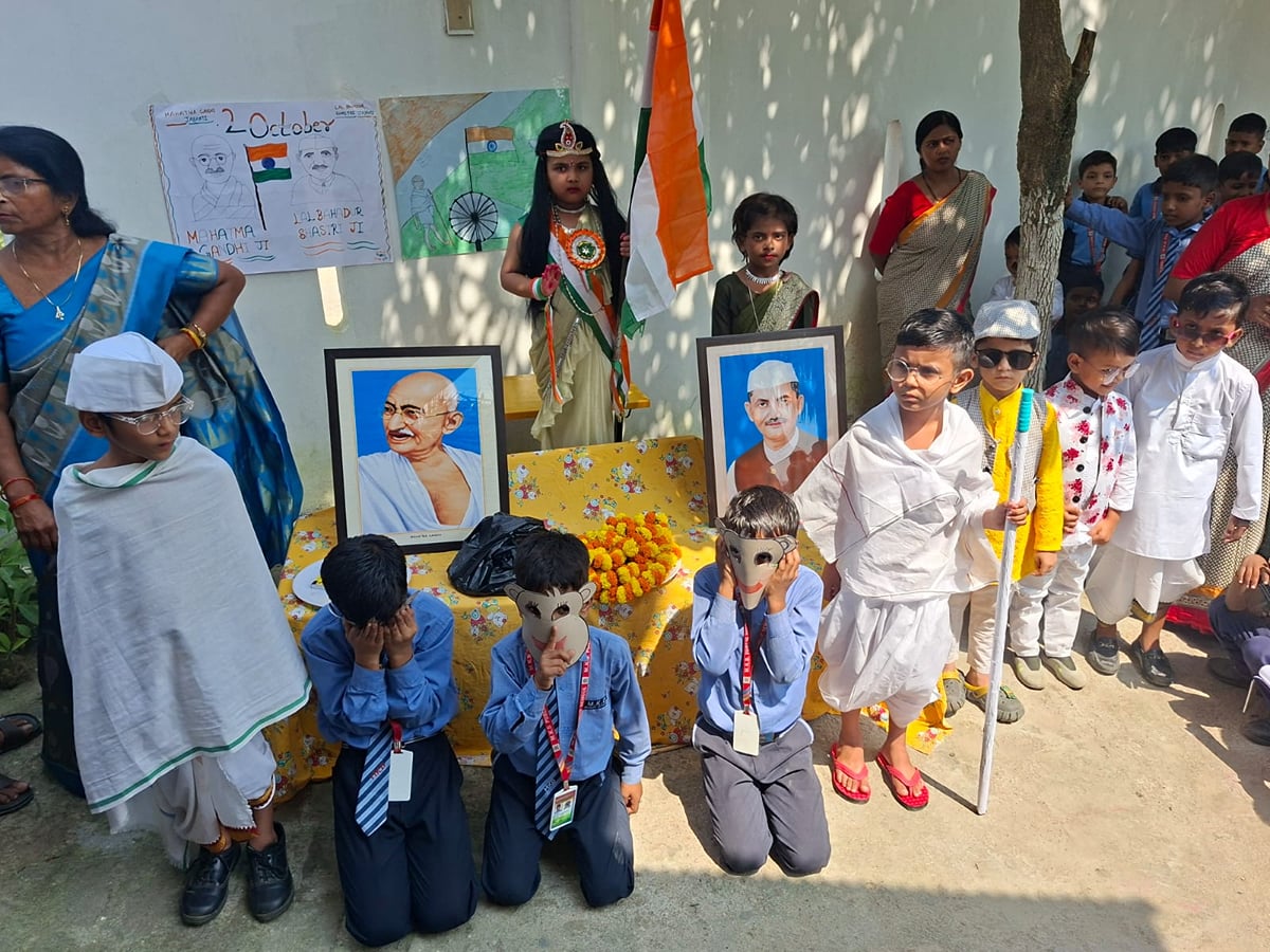 Jaunpur News: गांधी-शास्त्री के आदर्शों से बच्चों को कराया गया परिचित