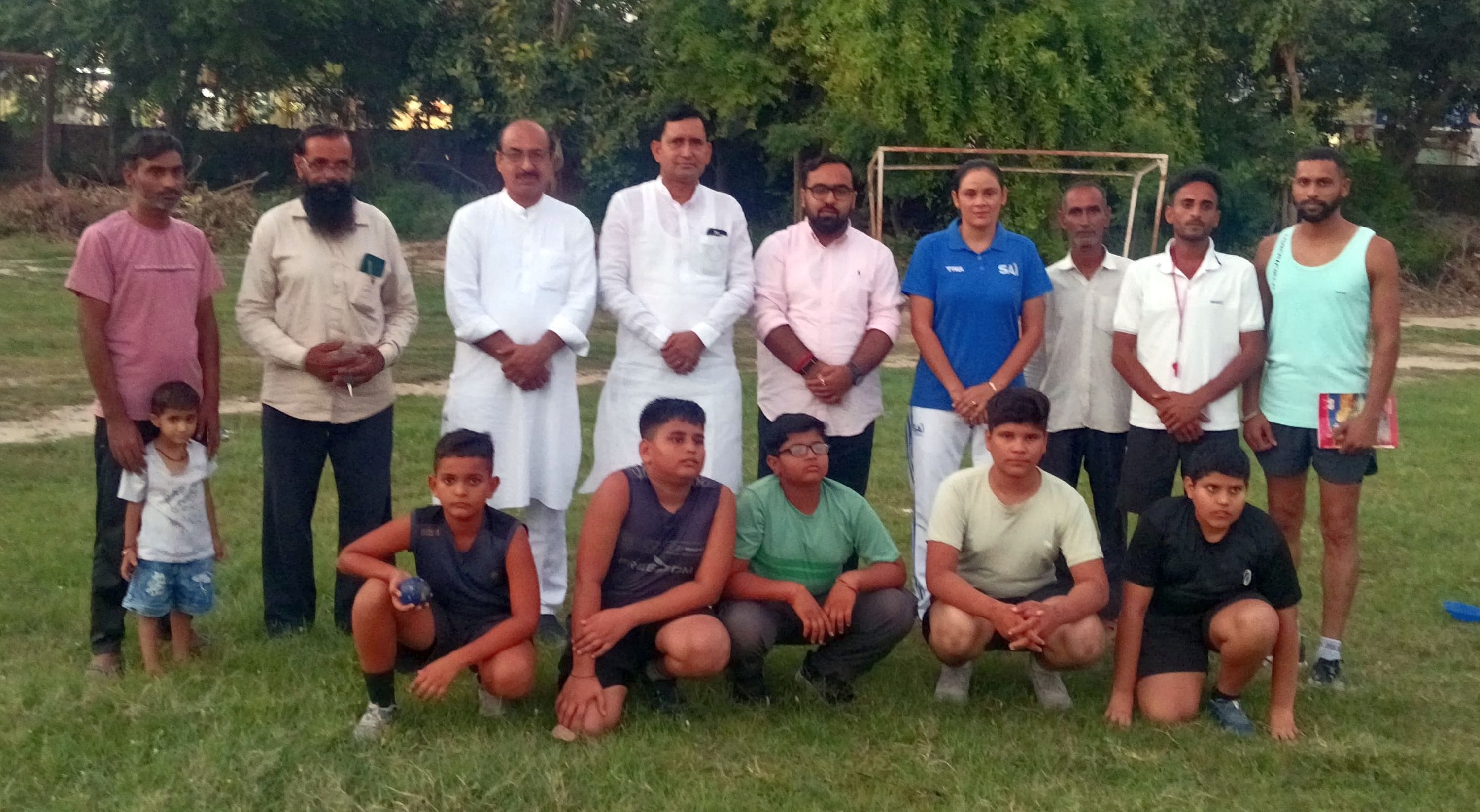 फोटो 02जेएनडी11-राजकीय मॉडल वरिष्ठ माध्यमिक विद्यालय में हुई प्रतियोगिता के विजेता खिलाड़ी अपन
