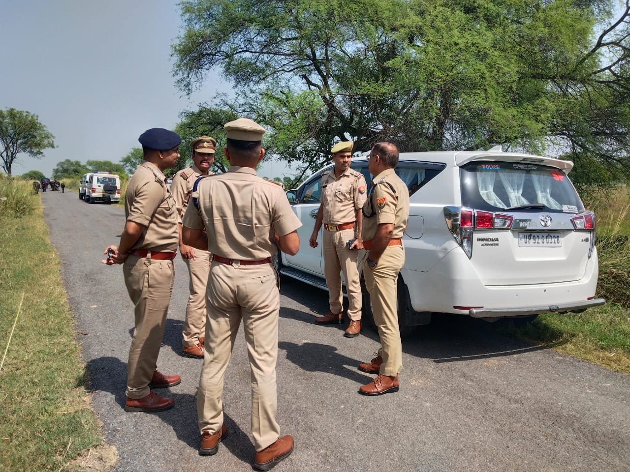फोटो - 16 घटना स्थल पर जांच पड़ताल करती पुलिस। संवाद
