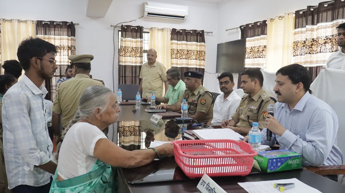 Hardoi News: साहब! एक बल्ब और एक पंखा चलाते हैं और बिल आ गया 83 हजार