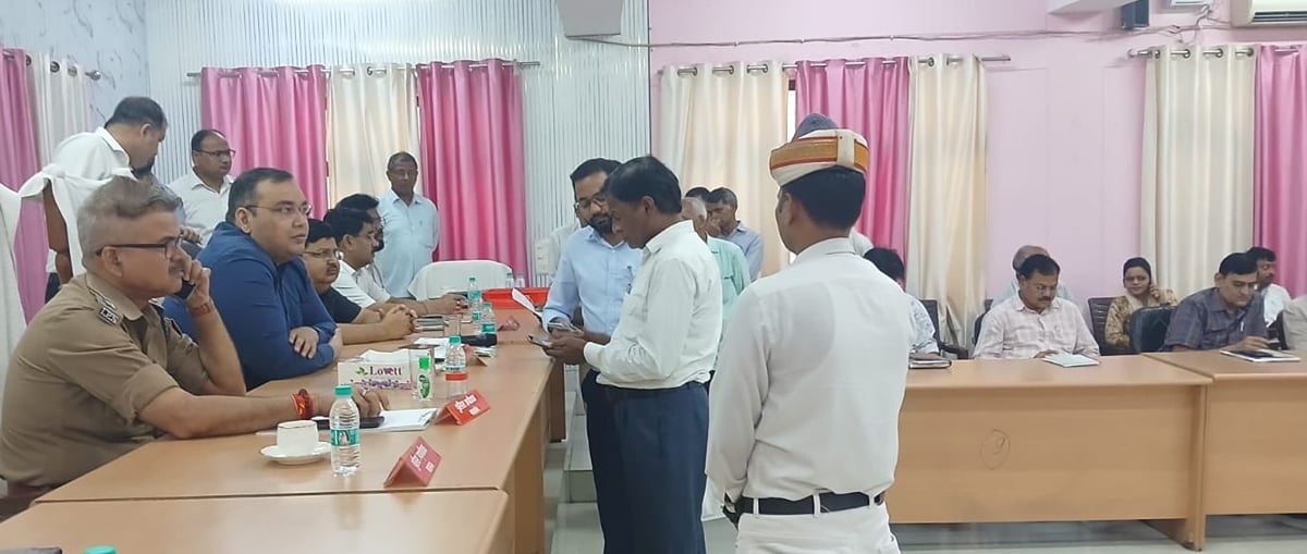 Kasganj News: डीएम-एसपी ने सुनीं 30 शिकायतें, 7 का मौके पर निस्तारण