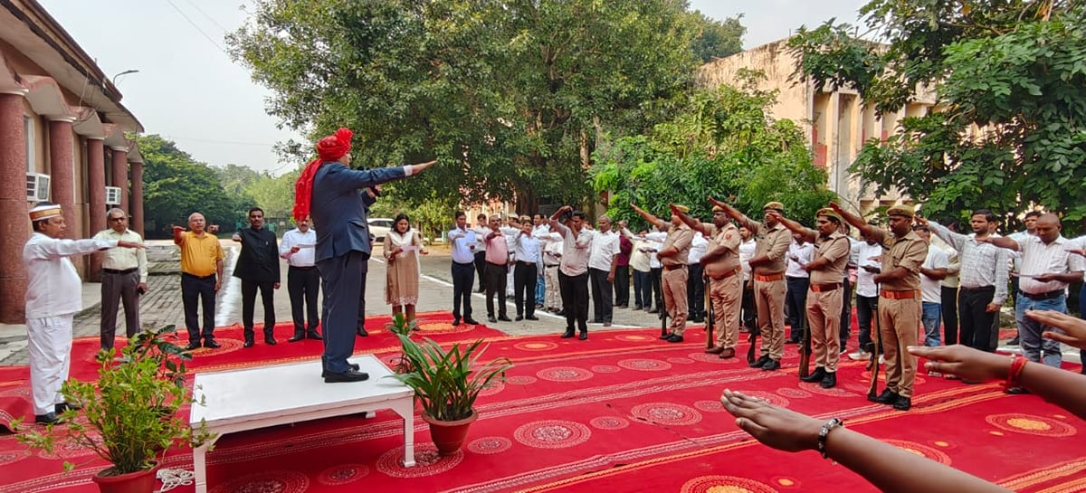 Basti News: गांधी-शास्त्री जयंती पर गूंजा सत्य-अहिंसा और सेवा का संदेश