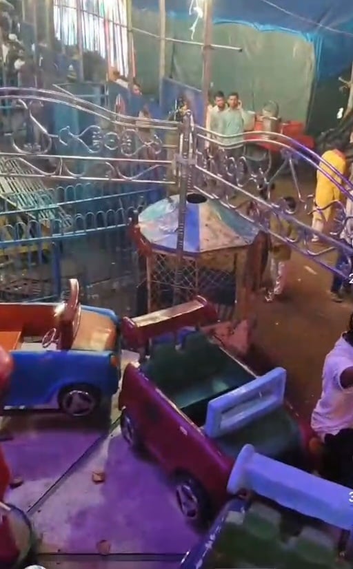Bijnor News: हल्दौर के मेले में झूले का केबिन टूटा, दो लोग घायल