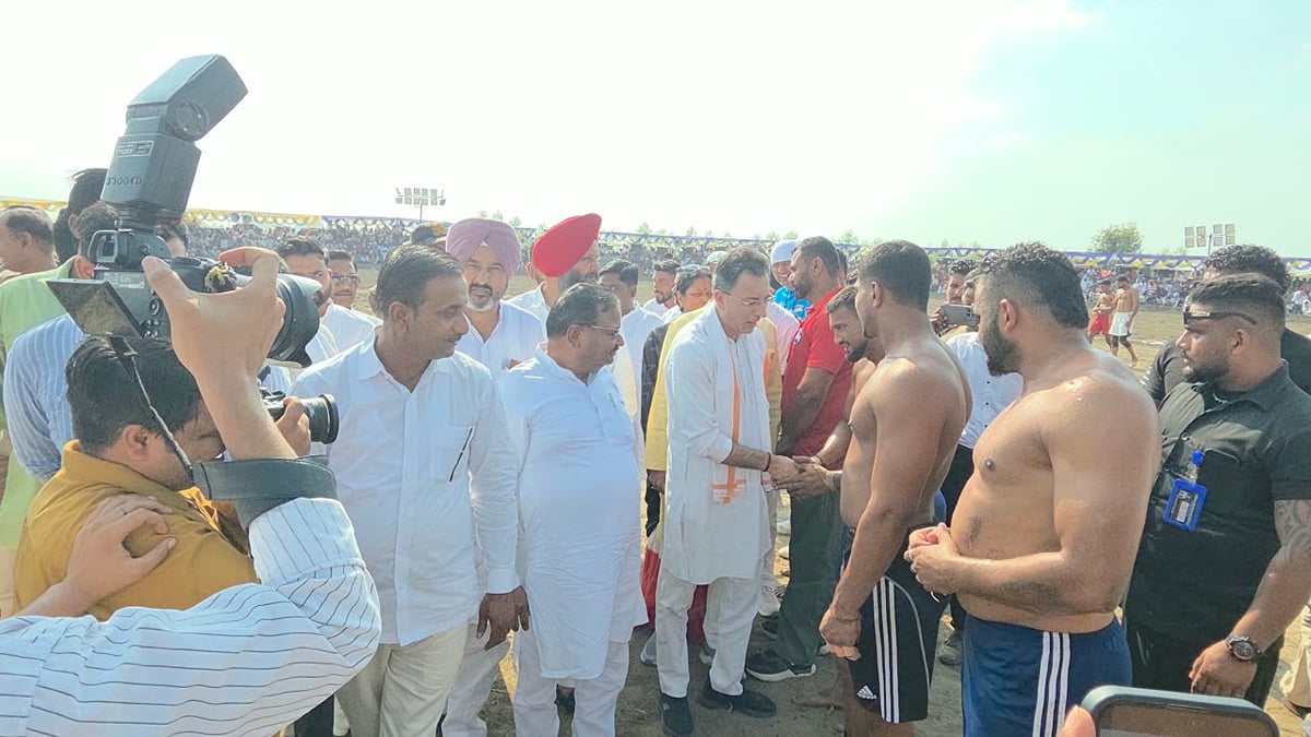 Pilibhit News: कुश्ती में देवा थापा ने सोनू को किया चित, कबड्डी में भी हुए कई मुकाबले