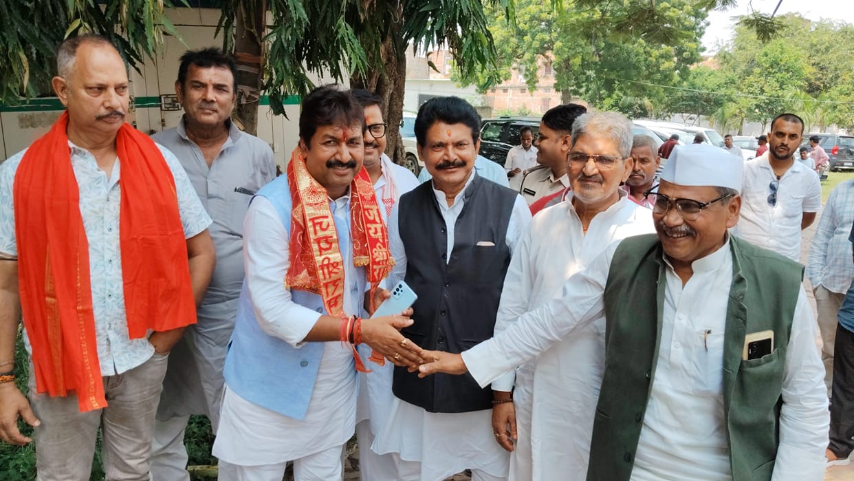 Muzaffarpur Bihar news : congress chief spokesperson filed his nomination as an independent